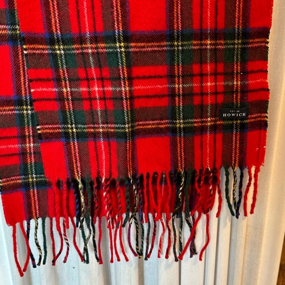 Howick Classic Royal Stewart Plaid Scarf - Picture 4 of 6